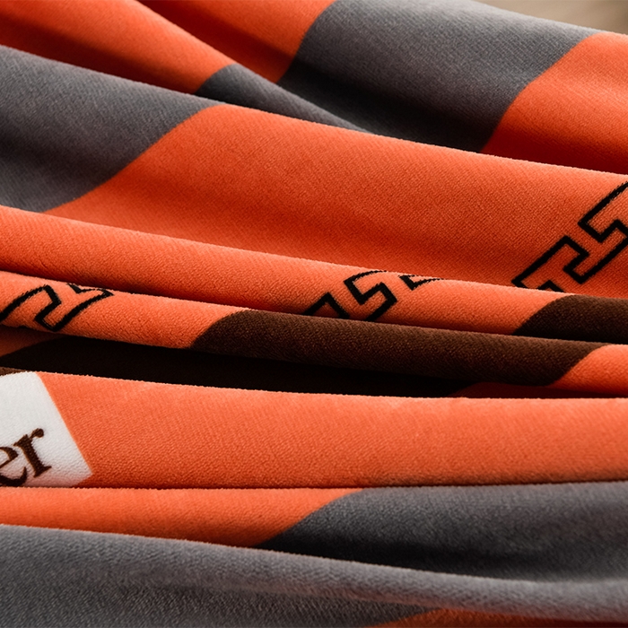 91家纺网 家纺一手货源 找家纺 启扬 2025直播爆款新款8.5斤加厚高克重牛奶绒四件套床裙款法莱绒宝宝绒金貂绒 简约格调