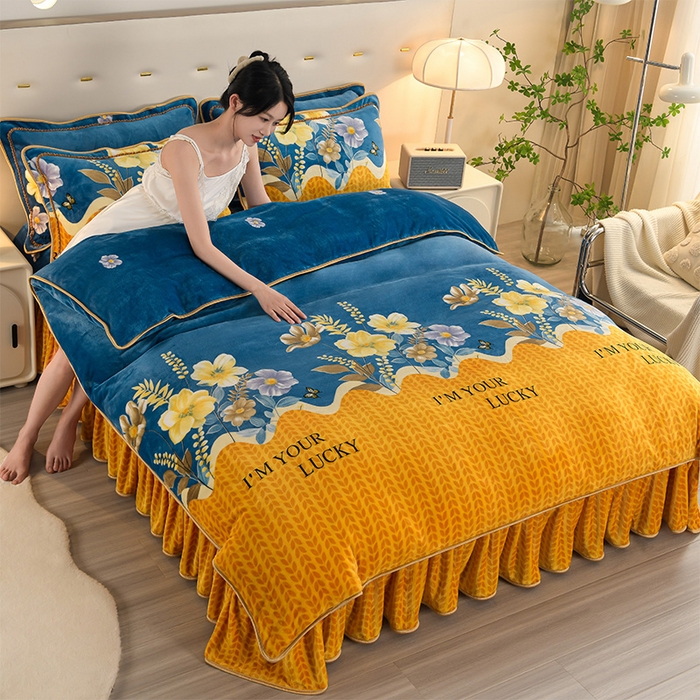 91家纺网 家纺一手货源 找家纺 启扬 2025直播爆款新款8.5斤加厚高克重牛奶绒四件套床裙款法莱绒宝宝绒金貂绒 花枝招展