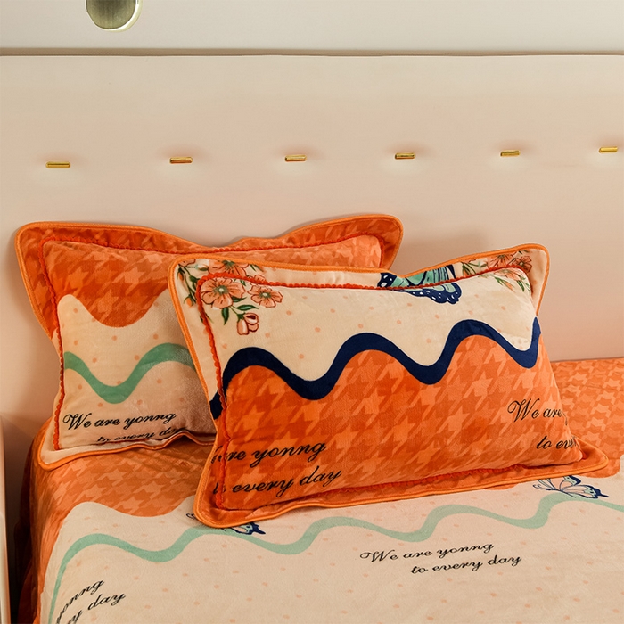 91家纺网 家纺一手货源 找家纺 启扬 2025直播爆款新款8.5斤加厚高克重牛奶绒四件套床裙款法莱绒宝宝绒金貂绒 蝶舞花语