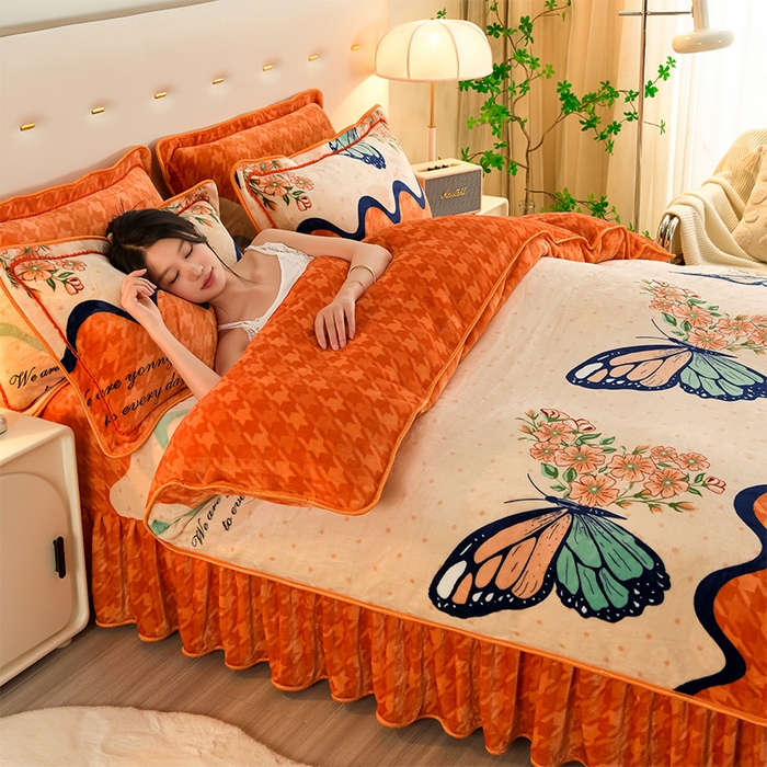 91家纺网 家纺一手货源 找家纺 启扬 2025直播爆款新款8.5斤加厚高克重牛奶绒四件套床裙款法莱绒宝宝绒金貂绒 蝶舞花语