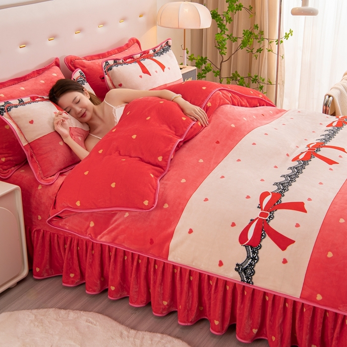 91家纺网 家纺一手货源 找家纺 启扬 2025直播爆款新款8.5斤加厚高克重牛奶绒四件套床裙款法莱绒宝宝绒金貂绒 幸运相伴