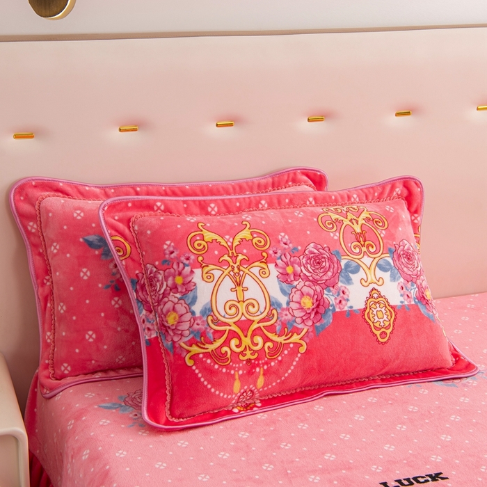 91家纺网 家纺一手货源 找家纺 启扬 2025直播爆款新款8.5斤加厚高克重牛奶绒四件套床裙款法莱绒宝宝绒金貂绒 倾城之恋