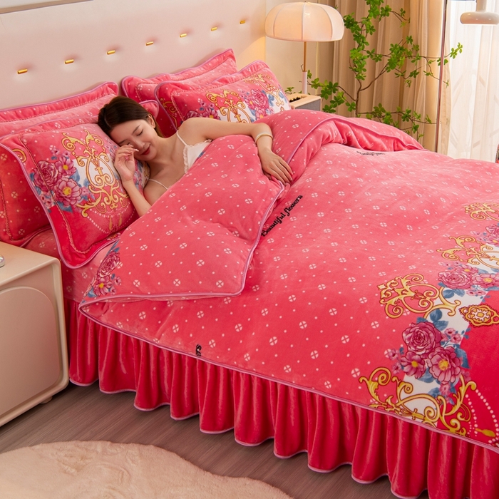 91家纺网 家纺一手货源 找家纺 启扬 2025直播爆款新款8.5斤加厚高克重牛奶绒四件套床裙款法莱绒宝宝绒金貂绒 倾城之恋