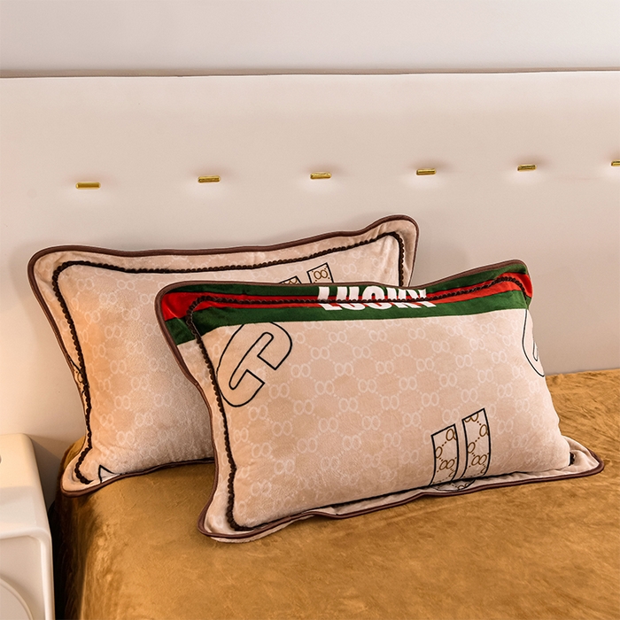 91家纺网 家纺一手货源 找家纺 启扬 2025直播爆款新款8.5斤加厚高克重牛奶绒四件套床裙款法莱绒宝宝绒金貂绒 英伦时尚