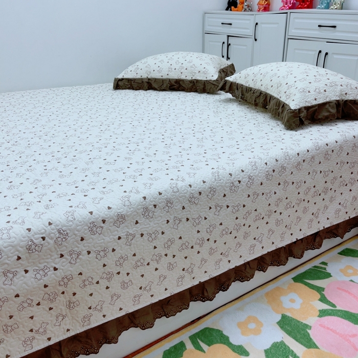 91家纺网 家纺一手货源 找家纺 暖居 2025新款纯棉绗缝夹棉榻榻米支持定制防滑全棉印花小碎花农村大炕盖三件套系列 贝贝熊