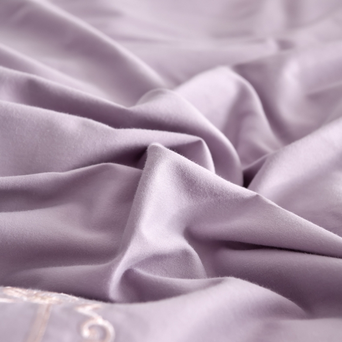 91家纺网 家纺一手货源 找家纺 江南春家纺 【柔-轻密】2025秋冬133x76高精密刺绣100%全棉四件套 【柔-轻密】春漫-冷雾紫