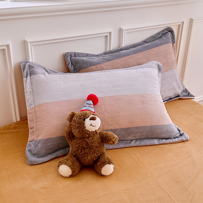 91家纺网 家纺一手货源 找家纺 家贝爱 2025新款A类牛奶绒印花四件套 欢乐之旅