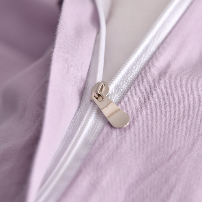 91家纺网 家纺一手货源 找家纺 江南春家纺 【柔-轻密】2025秋冬133x76高精密刺绣100%全棉四件套 【柔-轻密】春漫-冷雾紫