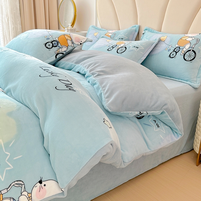 91家纺网 家纺一手货源 找家纺 家贝爱 2025新款A类牛奶绒印花四件套 哈喽小兔蓝