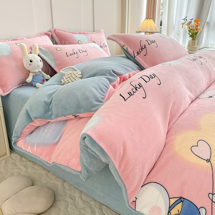 91家纺网 家纺一手货源 找家纺 家贝爱 2025新款A类牛奶绒印花四件套 哈喽小兔-粉