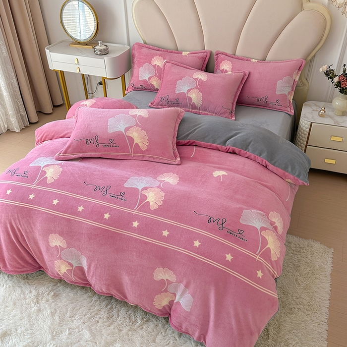 91家纺网 家纺一手货源 找家纺 家贝爱 2025新款A类牛奶绒印花四件套 叶叶丝语豆沙