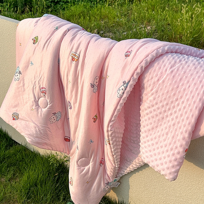 91家纺网 家纺一手货源 找家纺 小芽家居 2025新款儿童豆豆被被子被芯 甜梦粉