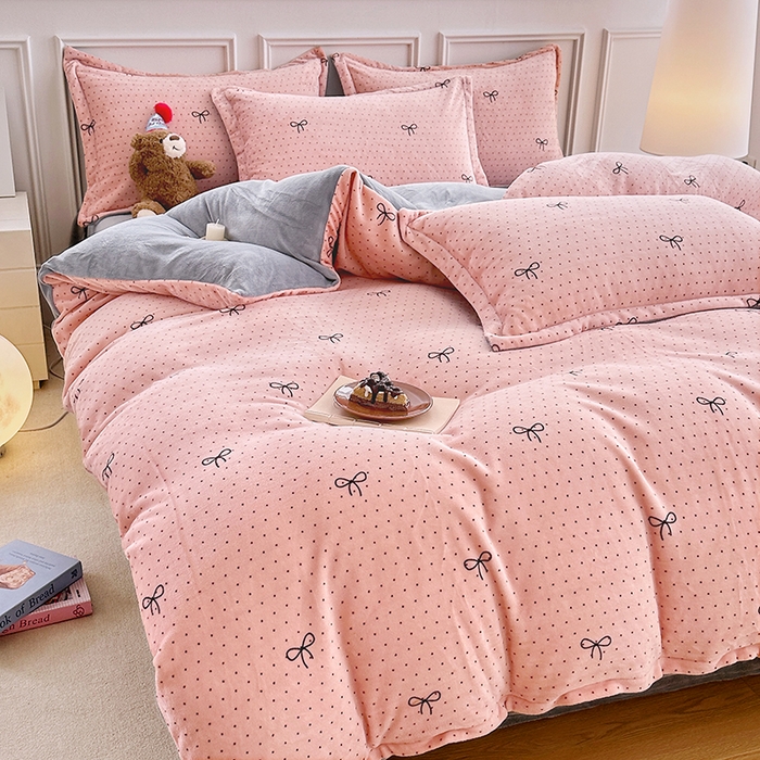 91家纺网 家纺一手货源 找家纺 家贝爱 2025新款A类牛奶绒印花四件套 波点蝴蝶结