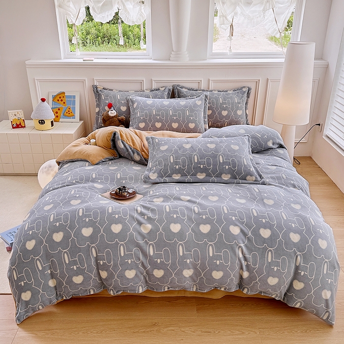 91家纺网 家纺一手货源 找家纺 家贝爱 2025新款A类牛奶绒印花四件套 狂欢兔