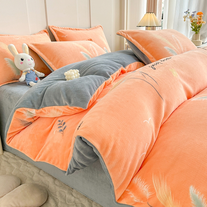 91家纺网 家纺一手货源 找家纺 家贝爱 2025新款A类牛奶绒印花四件套 情人草-桔