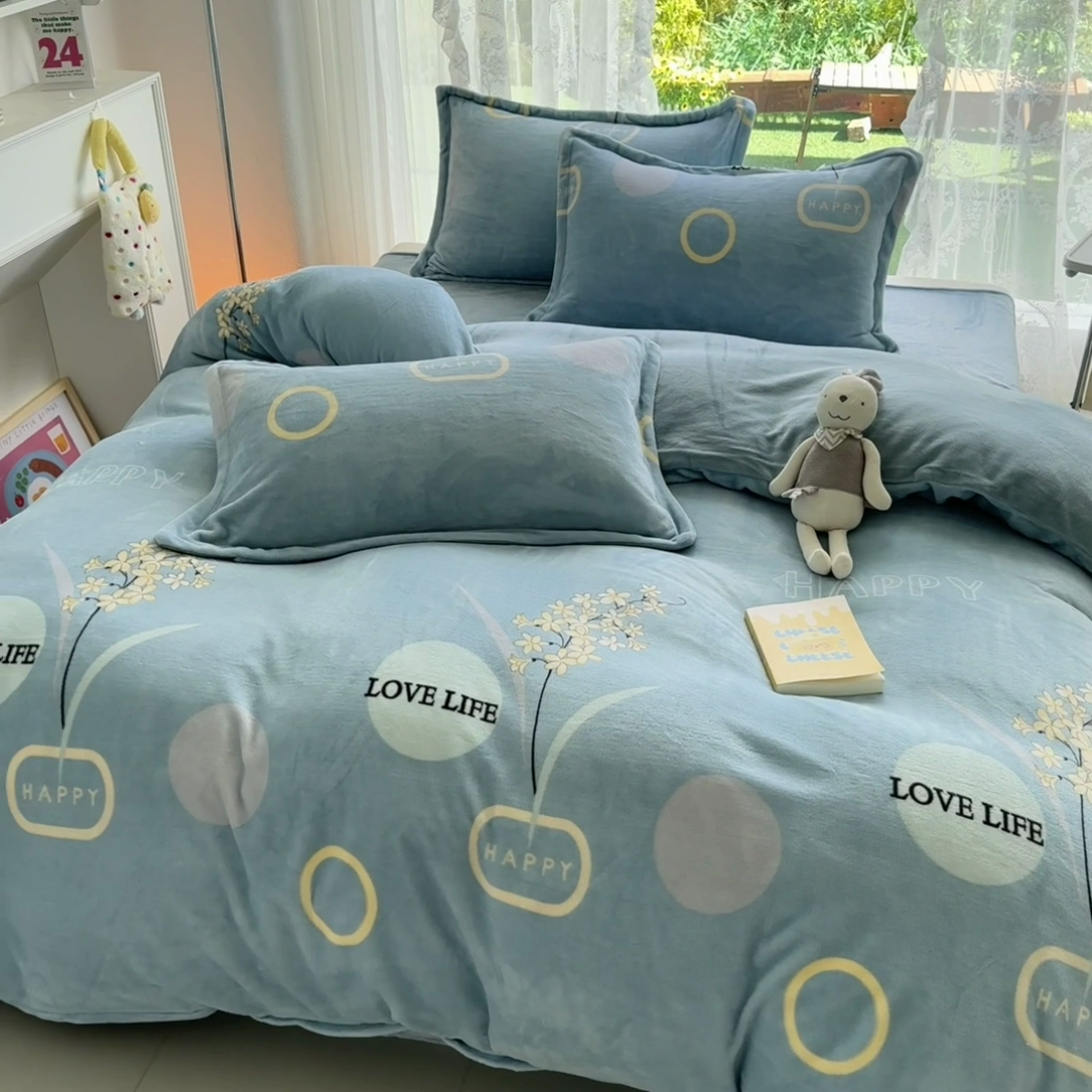 91家纺网 家纺一手货源 找家纺 家贝爱 2025新款A类牛奶绒印花四件套 浪漫国度