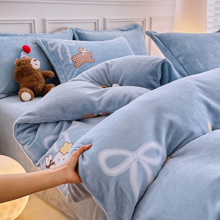 91家纺网 家纺一手货源 找家纺 家贝爱 2025新款A类牛奶绒印花四件套 结结兔