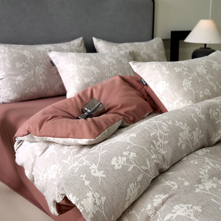 典曼家纺 2025新款秋冬新款A类三层纱加厚磨毛大提花四件套 沐云里-咖