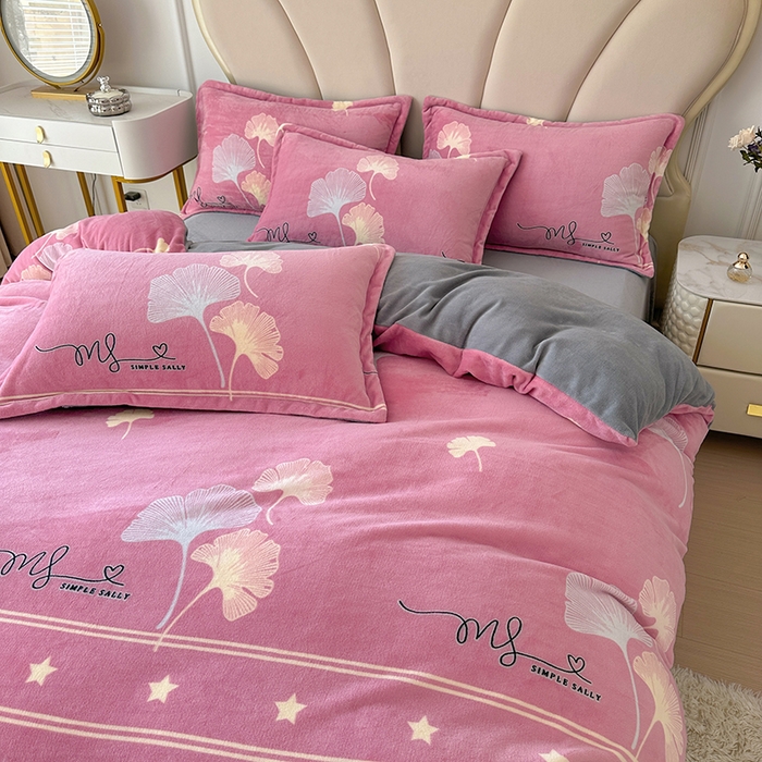 91家纺网 家纺一手货源 找家纺 家贝爱 2025新款A类牛奶绒印花四件套 叶叶丝语豆沙