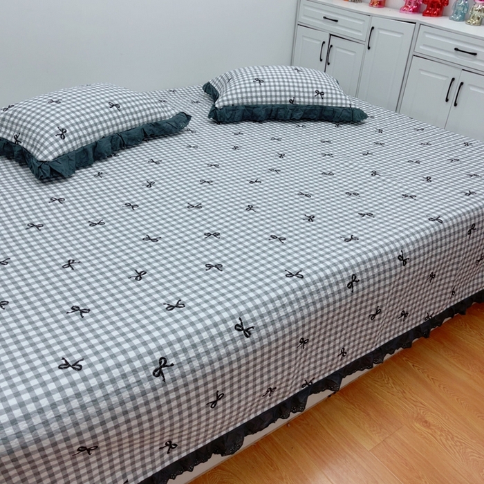 91家纺网 家纺一手货源 找家纺 暖居 2025新款纯棉绗缝夹棉榻榻米支持定制防滑全棉印花小碎花农村大炕盖三件套系列 灰格蝴蝶结