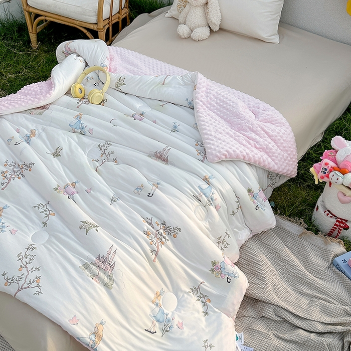 91家纺网 家纺一手货源 找家纺 小芽家居 2025新款儿童豆豆被被子被芯 仙踪漫游