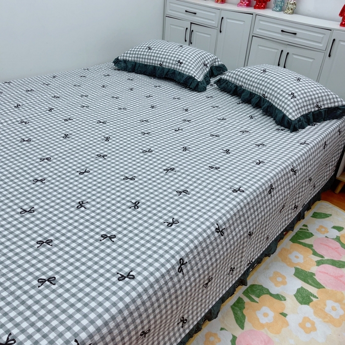 91家纺网 家纺一手货源 找家纺 暖居 2025新款纯棉绗缝夹棉榻榻米支持定制防滑全棉印花小碎花农村大炕盖三件套系列 灰格蝴蝶结