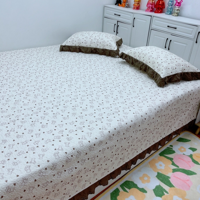 91家纺网 家纺一手货源 找家纺 暖居 2025新款纯棉绗缝夹棉榻榻米支持定制防滑全棉印花小碎花农村大炕盖三件套系列 贝贝熊