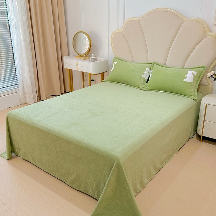 91家纺网 家纺一手货源 找家纺 家贝爱 2025新款A类牛奶绒印花四件套 萌萌兔绿