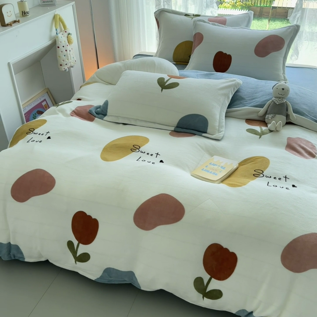 91家纺网 家纺一手货源 找家纺 家贝爱 2025新款A类牛奶绒印花四件套 满城春色