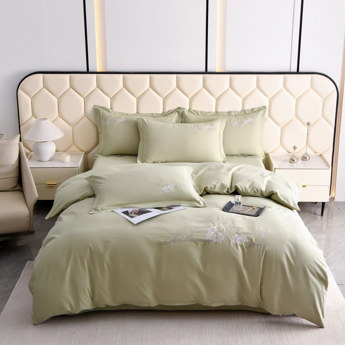 91家纺网 家纺一手货源 找家纺 江南春家纺 【柔-轻密】2025秋冬133x76高精密刺绣100%全棉四件套 【柔-轻密】春漫-梅子青