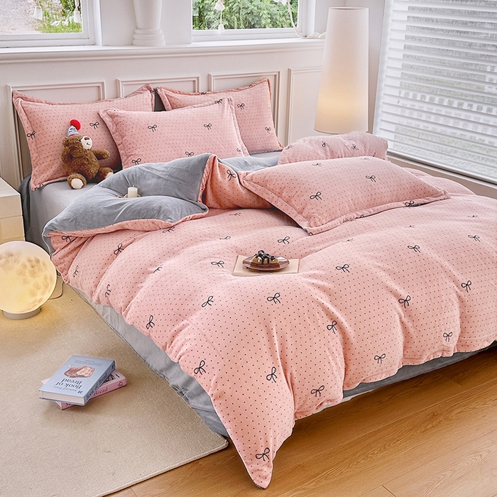 91家纺网 家纺一手货源 找家纺 家贝爱 2025新款A类牛奶绒印花四件套 波点蝴蝶结