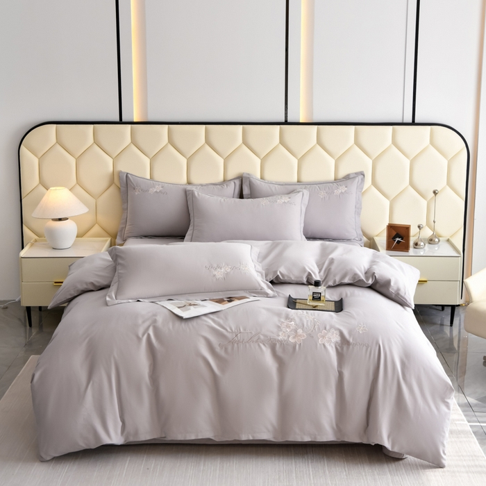 91家纺网 家纺一手货源 找家纺 江南春家纺 【柔-轻密】2025秋冬133x76高精密刺绣100%全棉四件套 【柔-轻密】春漫-陨石灰