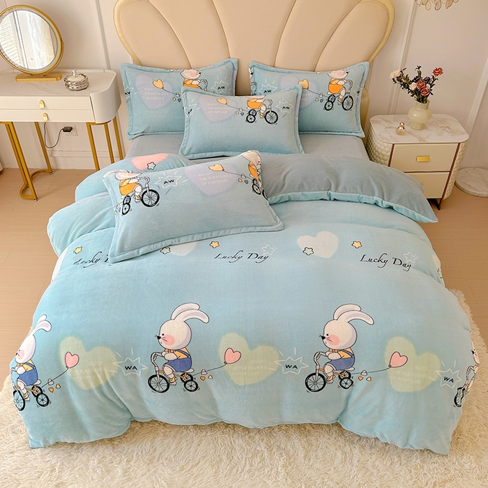 91家纺网 家纺一手货源 找家纺 家贝爱 2025新款A类牛奶绒印花四件套 哈喽小兔蓝