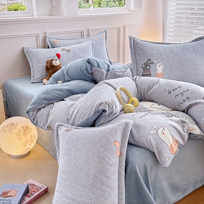 91家纺网 家纺一手货源 找家纺 家贝爱 2025新款A类牛奶绒印花四件套 好伙伴