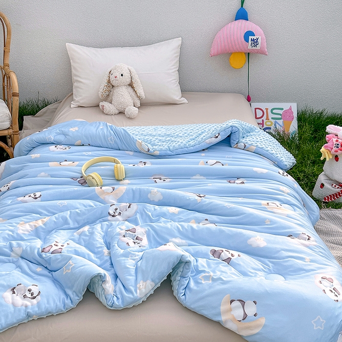 91家纺网 家纺一手货源 找家纺 小芽家居 2025新款儿童豆豆被被子被芯 熊猫乐园-蓝