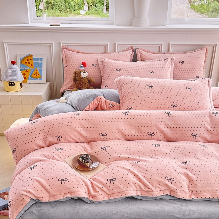 91家纺网 家纺一手货源 找家纺 家贝爱 2025新款A类牛奶绒印花四件套 波点蝴蝶结