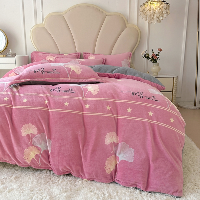 91家纺网 家纺一手货源 找家纺 家贝爱 2025新款A类牛奶绒印花四件套 叶叶丝语豆沙