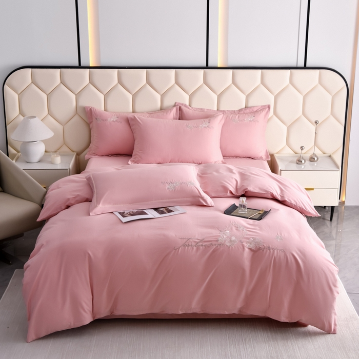 91家纺网 家纺一手货源 找家纺 江南春家纺 【柔-轻密】2025秋冬133x76高精密刺绣100%全棉四件套 【柔-轻密】春漫-玉竹粉