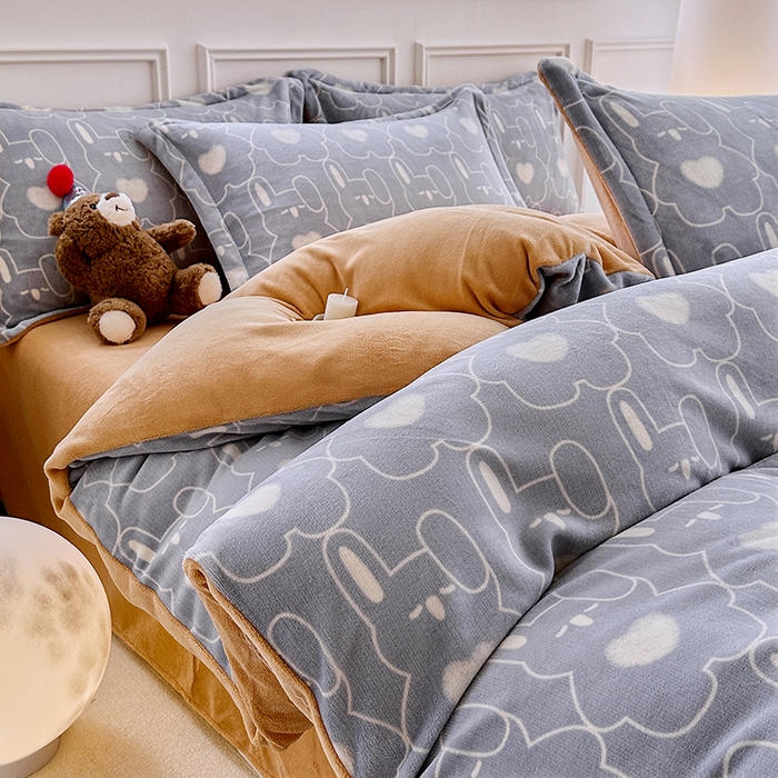 91家纺网 家纺一手货源 找家纺 家贝爱 2025新款A类牛奶绒印花四件套 狂欢兔