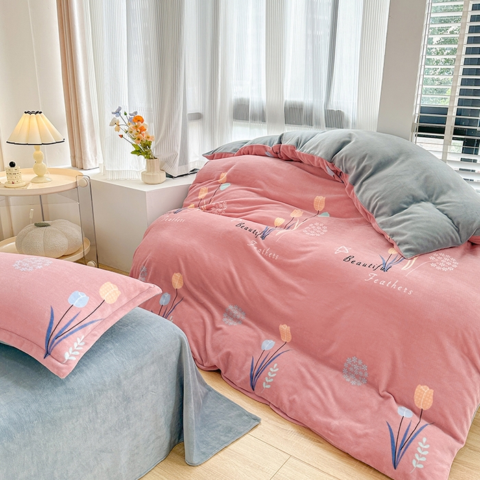 91家纺网 家纺一手货源 找家纺 家贝爱 2025新款A类牛奶绒印花四件套 花开浪漫