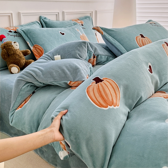 91家纺网 家纺一手货源 找家纺 家贝爱 2025新款A类牛奶绒印花四件套 南瓜派对