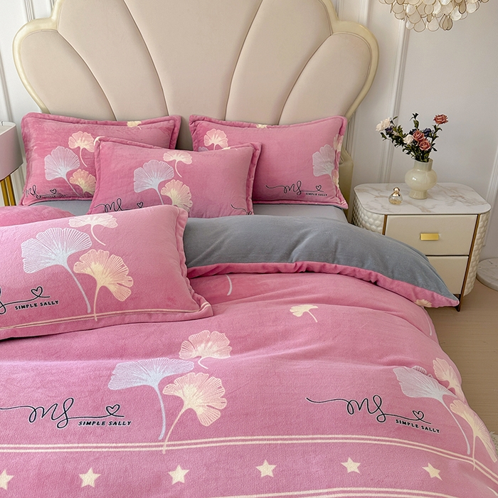 91家纺网 家纺一手货源 找家纺 家贝爱 2025新款A类牛奶绒印花四件套 叶叶丝语豆沙