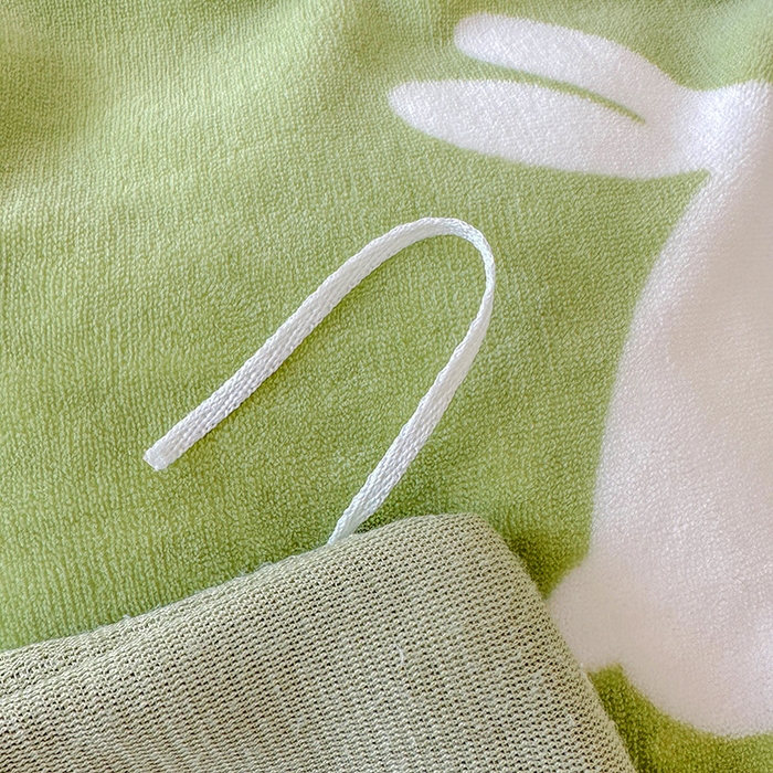 91家纺网 家纺一手货源 找家纺 家贝爱 2025新款A类牛奶绒印花四件套 萌萌兔绿