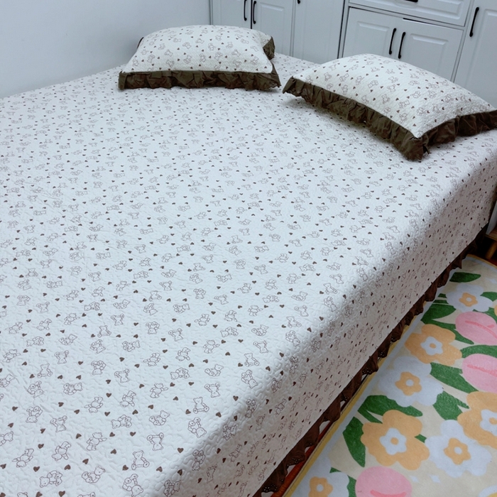 91家纺网 家纺一手货源 找家纺 暖居 2025新款纯棉绗缝夹棉榻榻米支持定制防滑全棉印花小碎花农村大炕盖三件套系列 贝贝熊