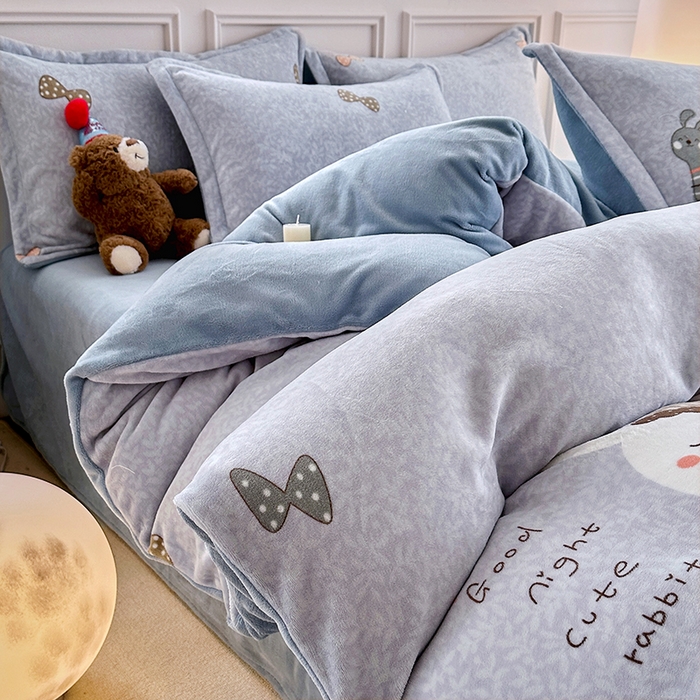 91家纺网 家纺一手货源 找家纺 家贝爱 2025新款A类牛奶绒印花四件套 好伙伴