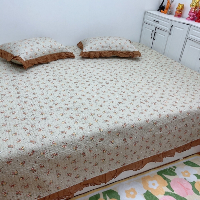 91家纺网 家纺一手货源 找家纺 暖居 2025新款纯棉绗缝夹棉榻榻米支持定制防滑全棉印花小碎花农村大炕盖三件套系列 摩登浅咖