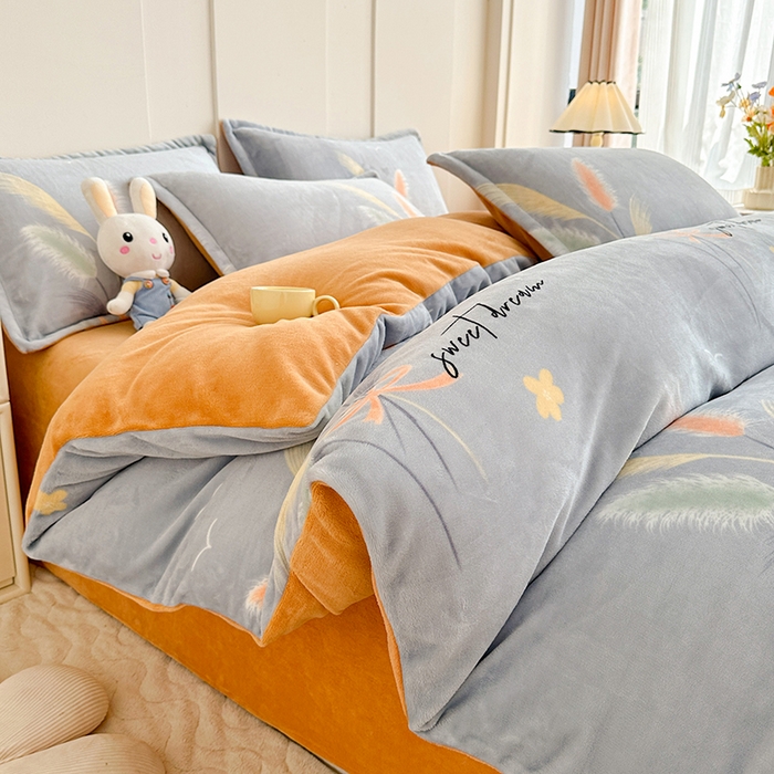 91家纺网 家纺一手货源 找家纺 家贝爱 2025新款A类牛奶绒印花四件套 情人草-灰