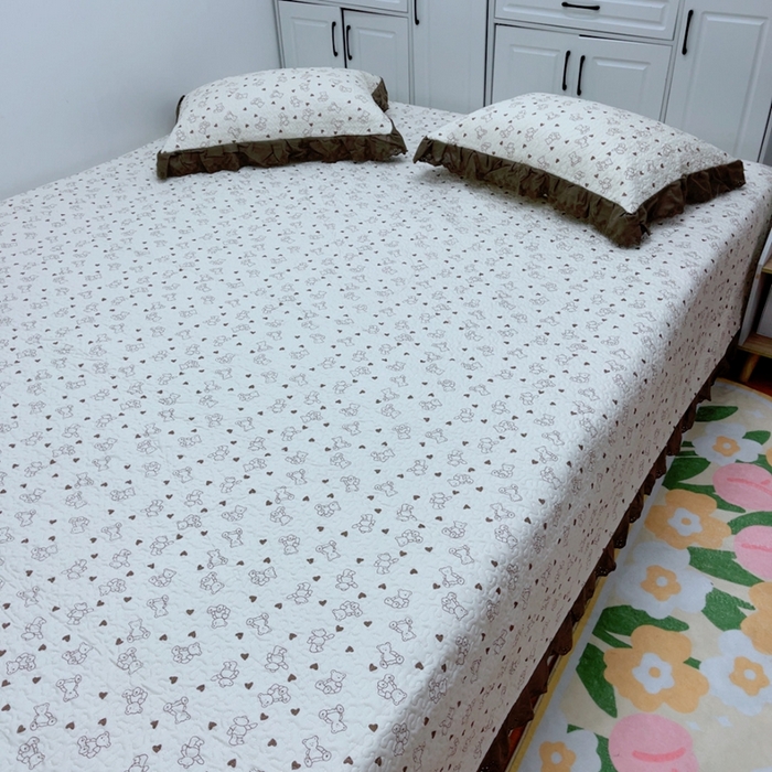 91家纺网 家纺一手货源 找家纺 暖居 2025新款纯棉绗缝夹棉榻榻米支持定制防滑全棉印花小碎花农村大炕盖三件套系列 贝贝熊