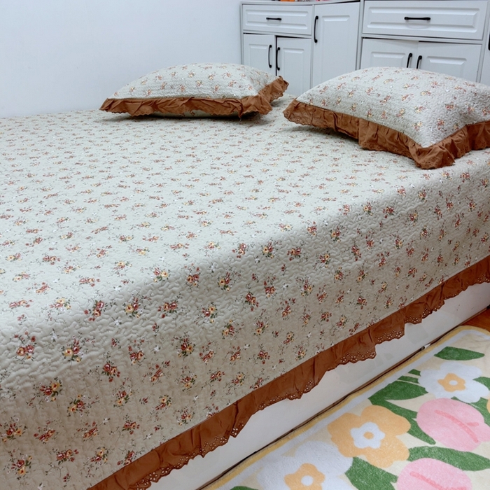 91家纺网 家纺一手货源 找家纺 暖居 2025新款纯棉绗缝夹棉榻榻米支持定制防滑全棉印花小碎花农村大炕盖三件套系列 摩登浅咖