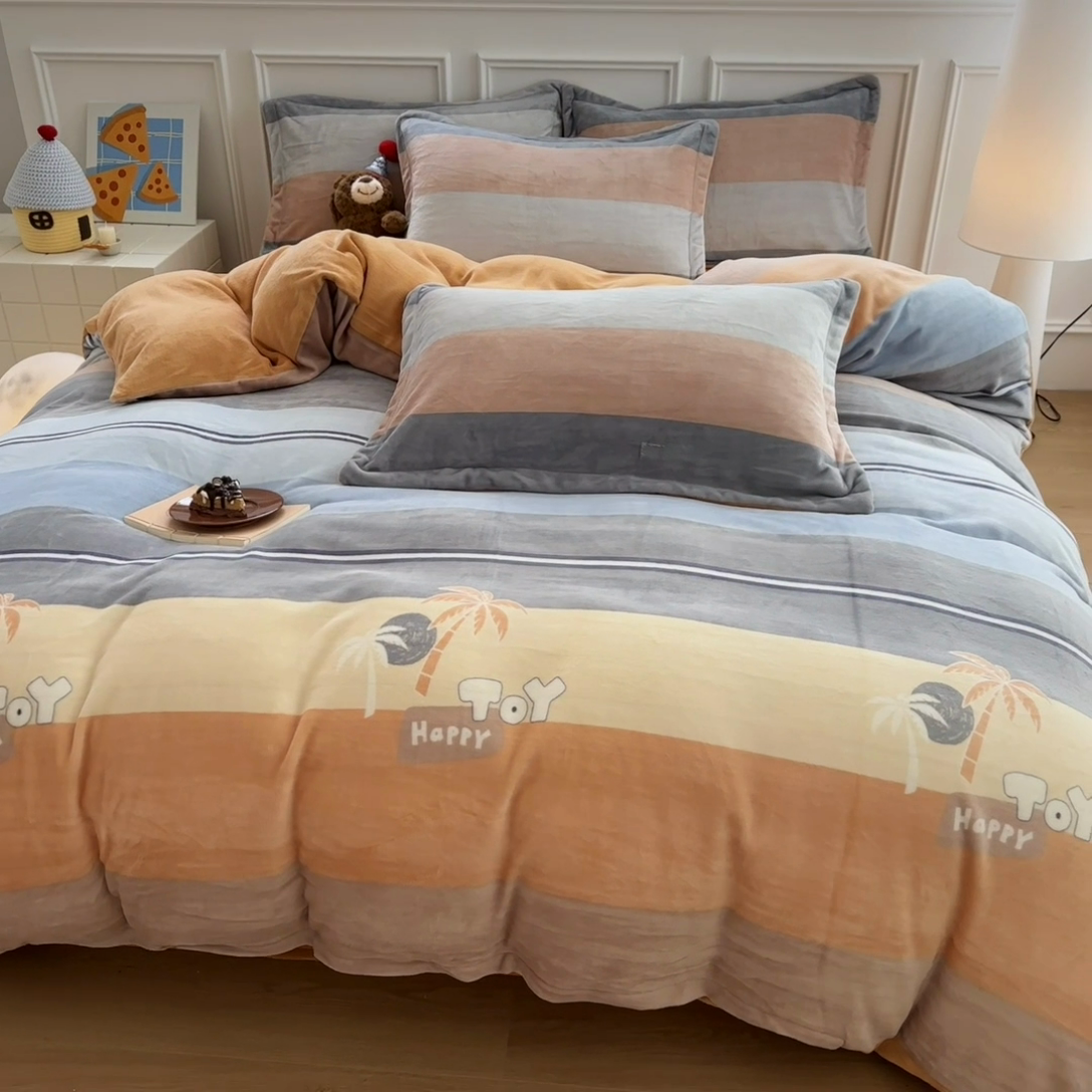 91家纺网 家纺一手货源 找家纺 家贝爱 2025新款A类牛奶绒印花四件套 欢乐之旅